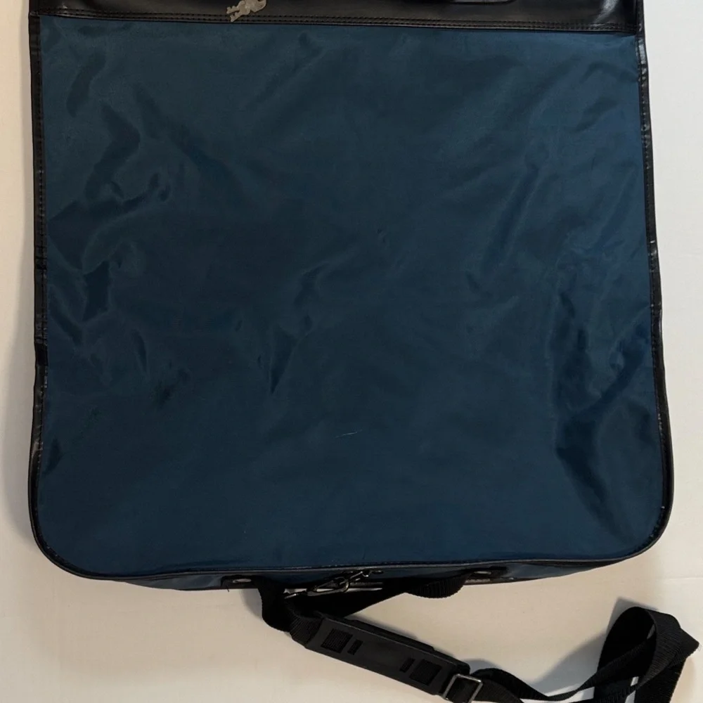 American Tourister Navy Travel Garment Bag. Keys included.